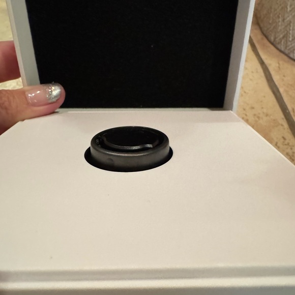 Oura Stealth Smart Ring - Picture 4 of 6